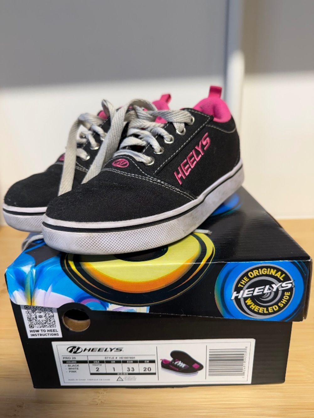 Heelys Pro 20 Wheeled Skate Shoes | Black/Pink Youth Size US 2 / EU 33